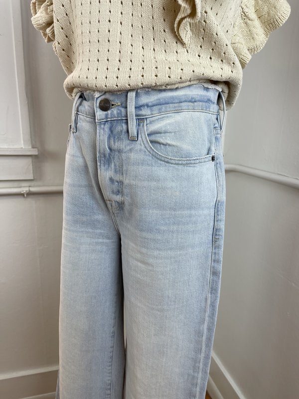 Frame Denim "Le California Jean" Light Wash Denim (26) Frame Denim "Le California Jean" Light Wash Denim (26)