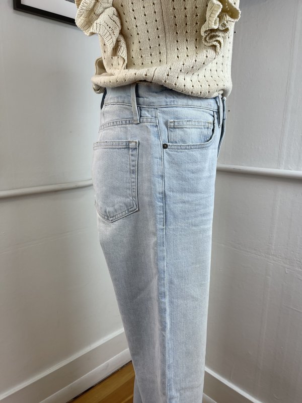Frame Denim "Le California Jean" Light Wash Denim (26) Frame Denim "Le California Jean" Light Wash Denim (26)