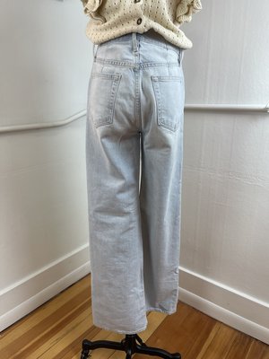 Frame Denim "Le California Jean" Light Wash Denim (26) Frame Denim "Le California Jean" Light Wash Denim (26)