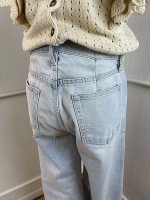 Frame Denim "Le California Jean" Light Wash Denim (26) Frame Denim "Le California Jean" Light Wash Denim (26)