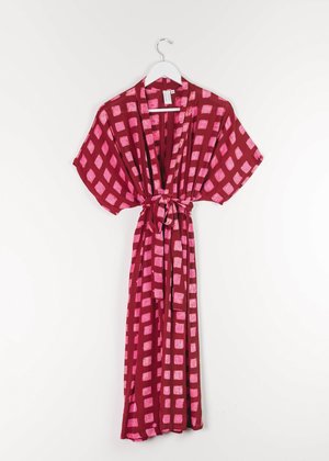 ReRuns Sampa Dress in Queen Me ReRuns Sampa Dress in Queen Me