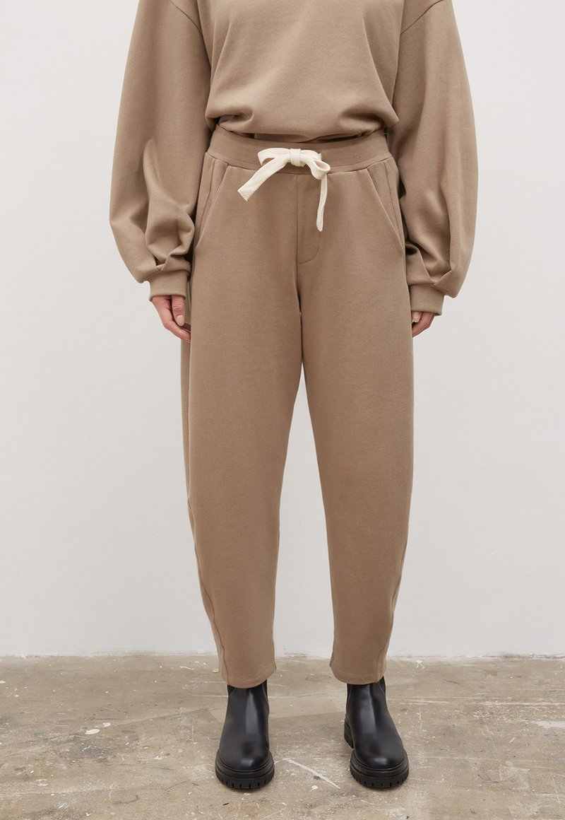 Kowtow Linear Pant - Mud Kowtow Linear Pant - Mud
