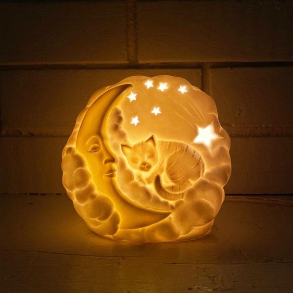 Vintage Porcelain Sleepy Cat Lamp Vintage Porcelain Sleepy Cat Lamp