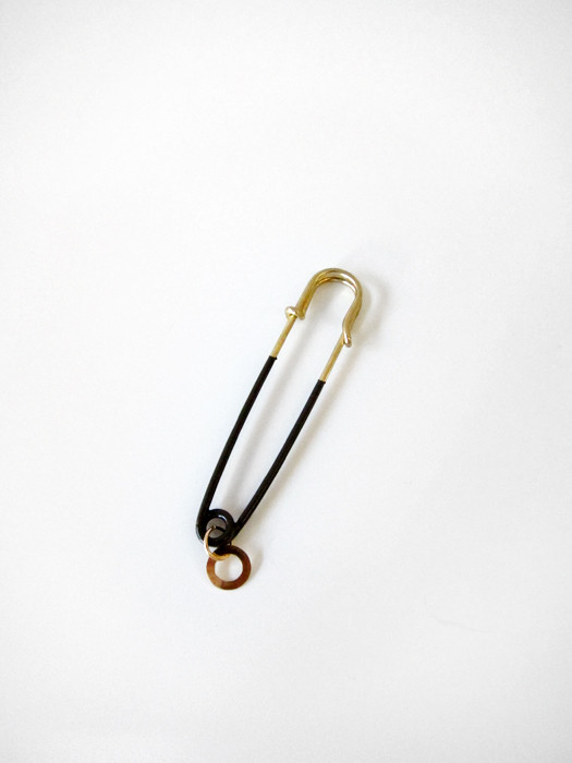BLESS Safety Pin, Gold/Olive BLESS Safety Pin, Gold/Olive