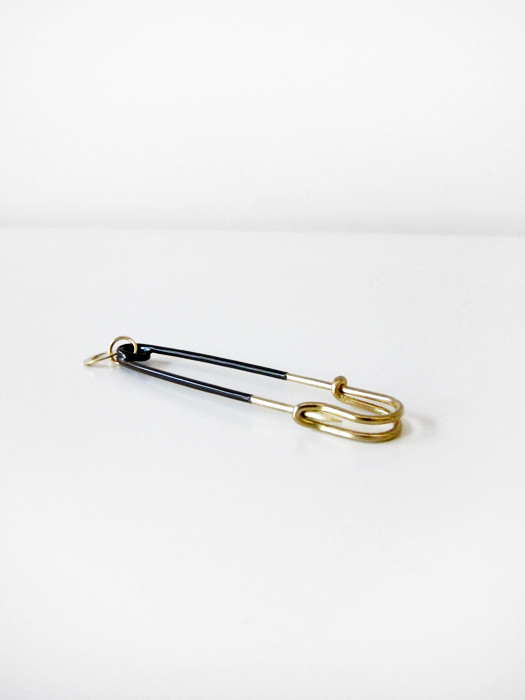 BLESS Safety Pin, Gold/Olive BLESS Safety Pin, Gold/Olive