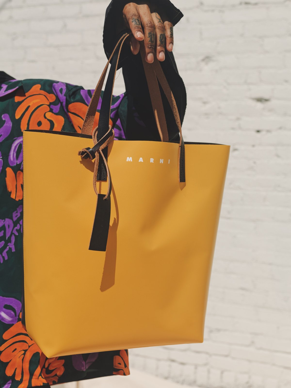 バッグ MARNI MARKET grey+yellow shopping bag Marni PVC Tall Shopping Bag - Yellow/Grey | Garmentory