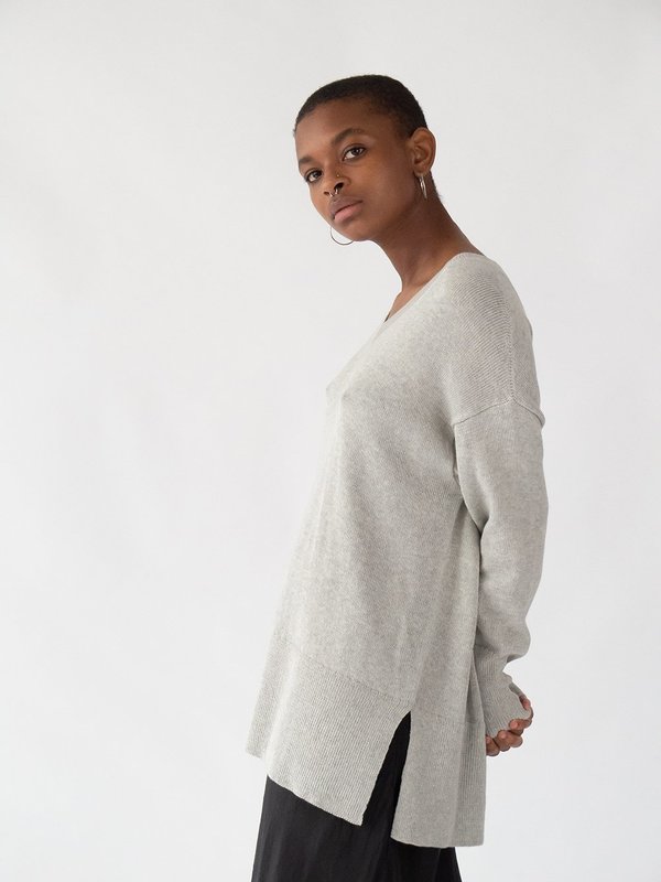 Erica Tanov fine knit cotton v-neck top - light grey Erica Tanov fine knit cotton v-neck top - light grey