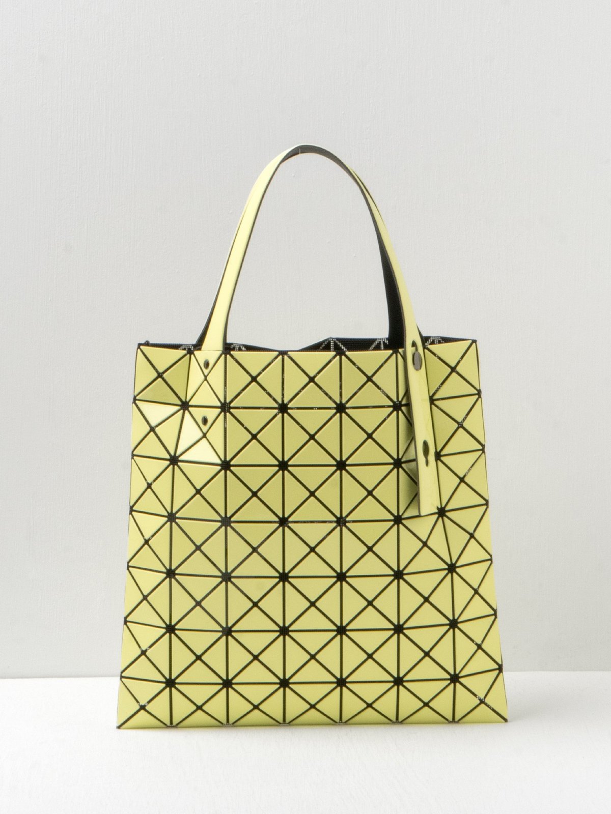 BAOBAO PRISM LLIC/LIGHT YELLOW 保証書付き BAO BAO ISSEY MIYAKE PRISM GLOSS BB16AG517_52 bag - YELLOW