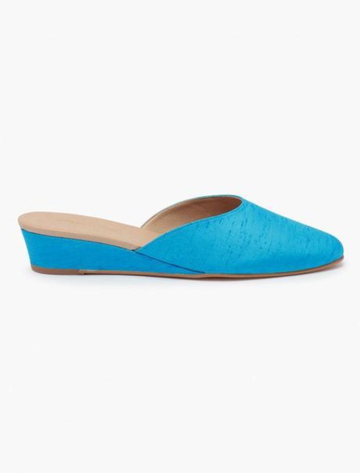 【関税込み】Paloma Wool ブルー Fernanda III フラットシューズ Paloma Wool Fernanda Sandal - Cyan Blue | Garmentory
