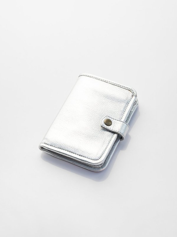 Erica Tanov Metallic Leather Wallet - Silver Erica Tanov Metallic Leather Wallet - Silver