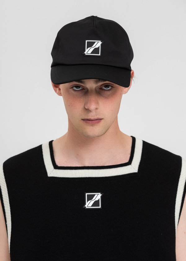 we11done Basic Logo Saint Cap - black we11done Basic Logo Saint Cap - black