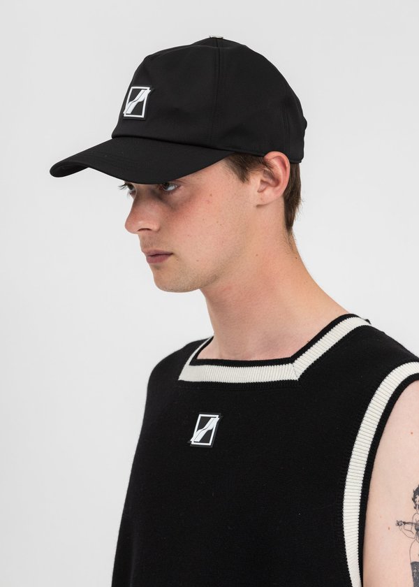 we11done Basic Logo Saint Cap - black we11done Basic Logo Saint Cap - black