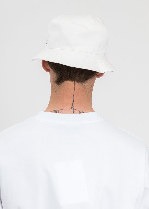 we11done Square Logo Bucket Hat - white we11done Square Logo Bucket Hat - white