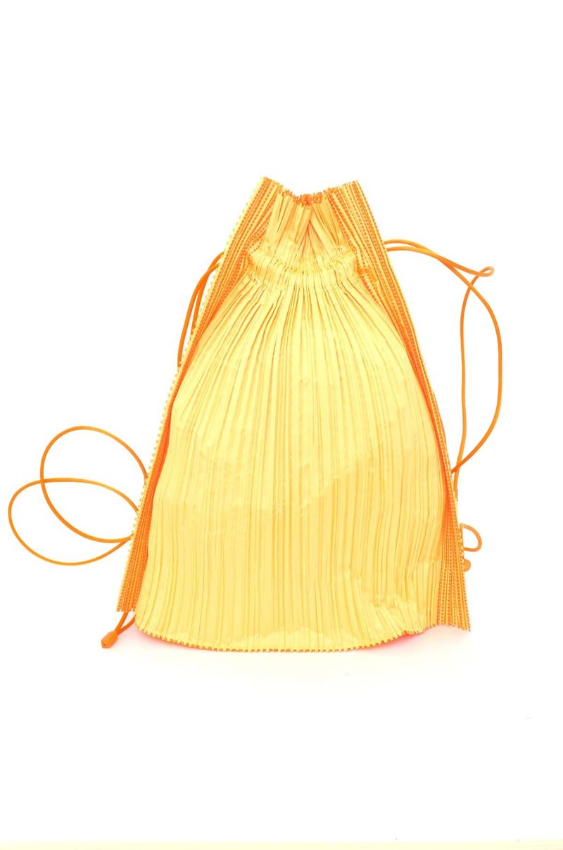 【美品】PLEATS PLEASE ISSEY MIYAKE リュック イエロー PLEATS PLEASE BACKPACK | Garmentory