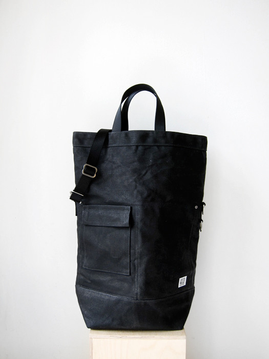 Chester Wallace Classic Bag, All-Black Chester Wallace Classic Bag, All-Black