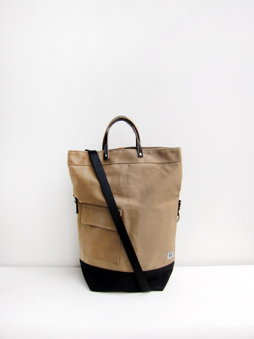 Chester Wallace Classic Bag, Khaki with Black Chester Wallace Classic Bag, Khaki with Black