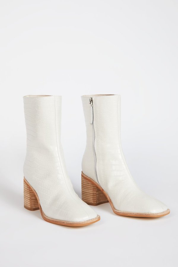 "INTENTIONALLY __________." Contour Boots - White "INTENTIONALLY __________." Contour Boots - White