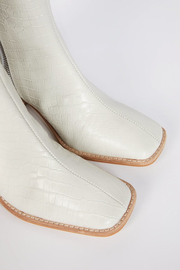 "INTENTIONALLY __________." Contour Boots - White "INTENTIONALLY __________." Contour Boots - White