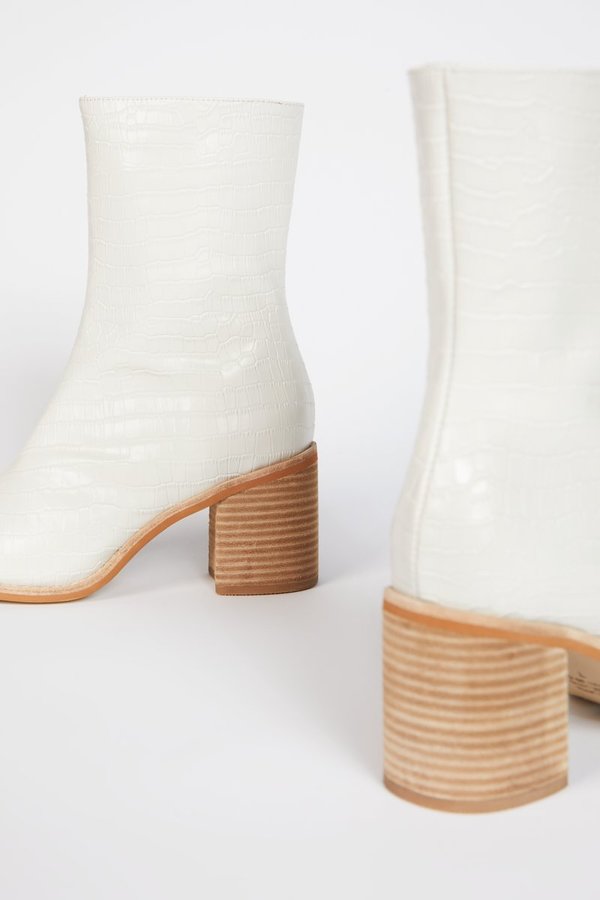 "INTENTIONALLY __________." Contour Boots - White "INTENTIONALLY __________." Contour Boots - White