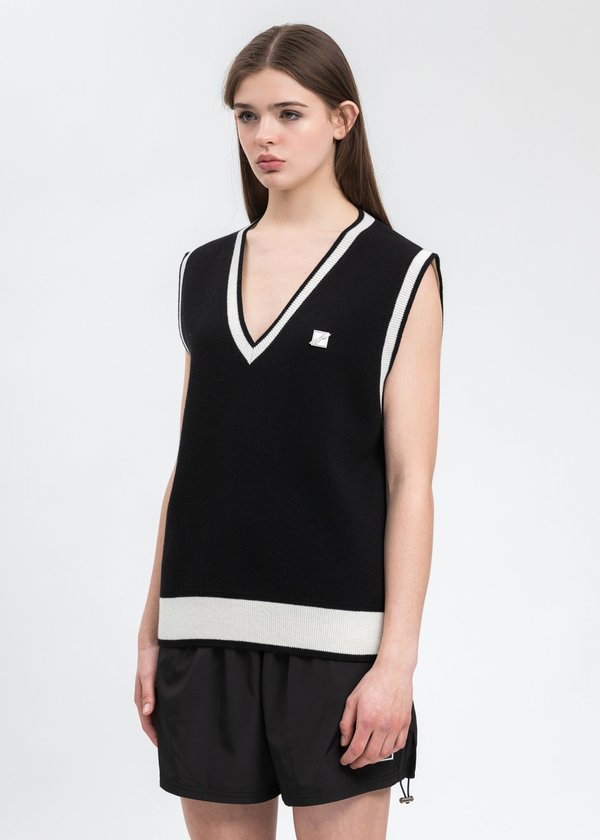 we11done Logo Metal Detail Knit Vest 
