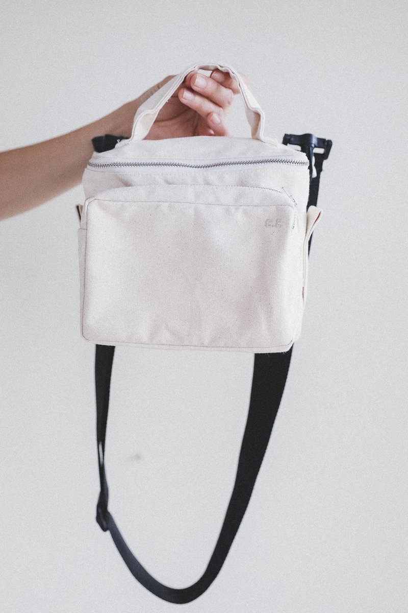 バッグ CAMIEL FORTGENS - Canvas Bumbag CAMIEL FORTGENS ショルダーバッグ 「CAMIEL FORTGENS」ZIP