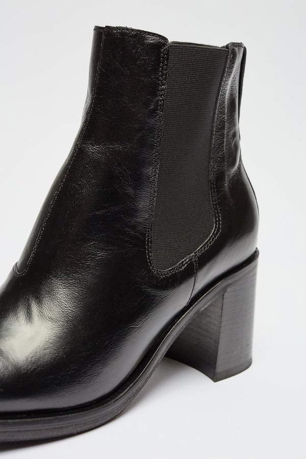 Our Legacy Chelsea Leather Heel Low Shaft Boot - Black