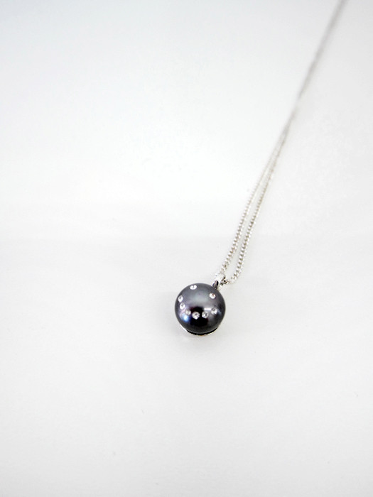 Nektar De Stagni Peacock Pearl Pave Smiley Pendant Nektar De Stagni Peacock Pearl Pave Smiley Pendant