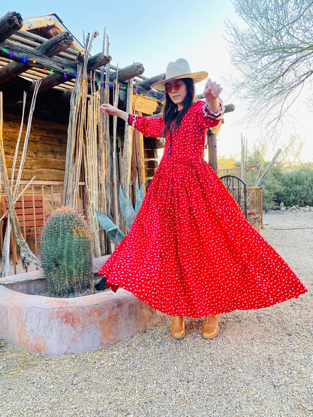 red pioneer dress Victorian Dickens Christmas Holiday Tartan Caroler Costume Pioneer Women 4PC Cape Little Women Theater Clothing (Size: XXXL)