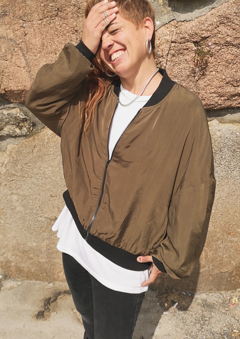 Berenik SILKY CUPRO BOMBER JACKET - khaki Berenik SILKY CUPRO BOMBER JACKET - khaki