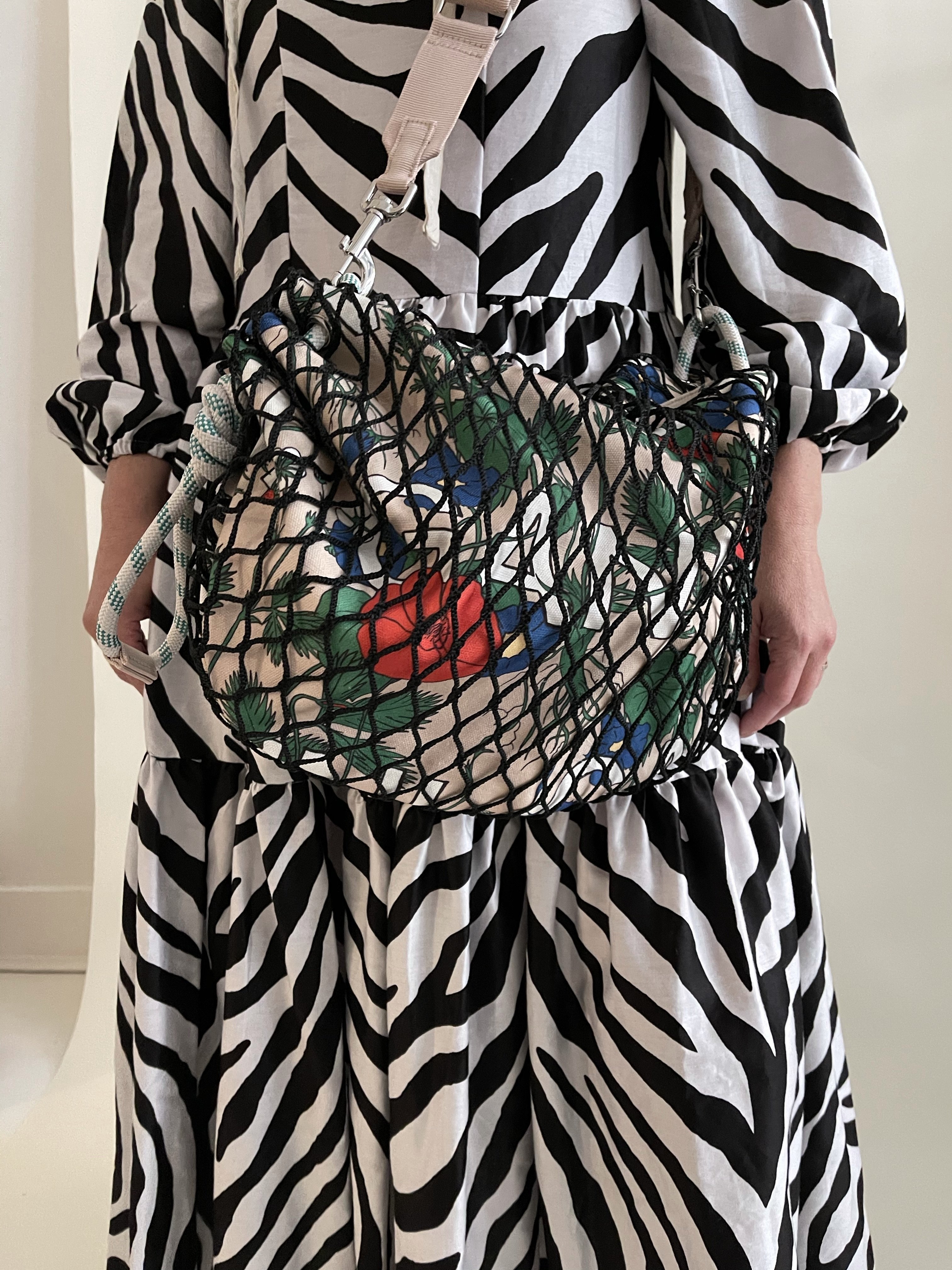GANNI ガニー fishnet drawstring tote Ganni Fishnet Drawstring Mini Shoulder Bag - Brazilian Sand