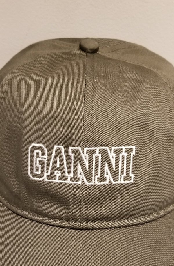 帽子 GANNI Software Heavy Cotton Cap Ganni Software Heavy Cotton Baseball Cap - Kalamata | Garmentory