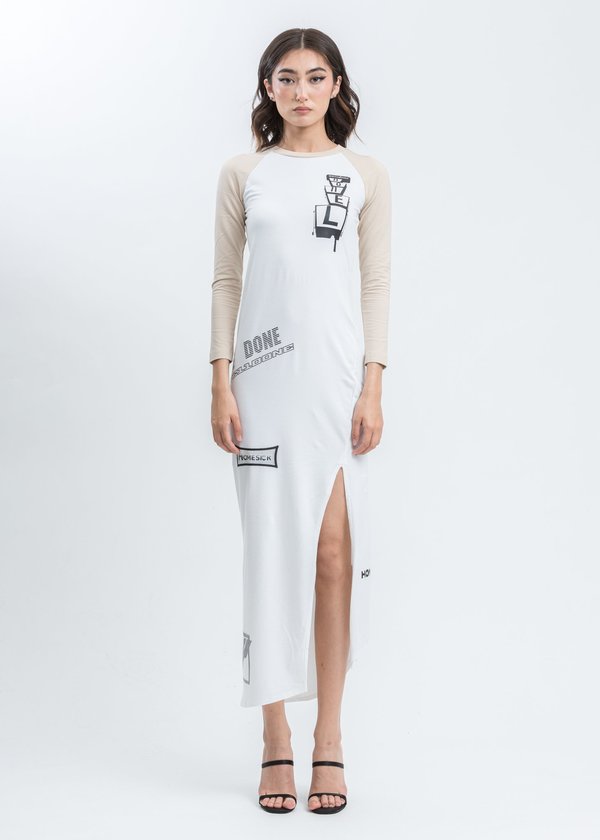 we11done All Over Logo Printed Raglan Sleeve Jersey Maxi Dress - Beige we11done All Over Logo Printed Raglan Sleeve Jersey Maxi Dress - Beige