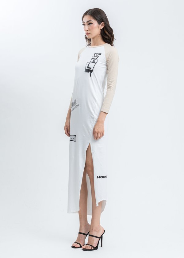 we11done All Over Logo Printed Raglan Sleeve Jersey Maxi Dress - Beige we11done All Over Logo Printed Raglan Sleeve Jersey Maxi Dress - Beige