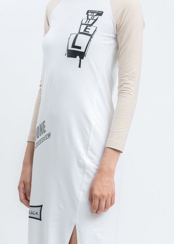 we11done All Over Logo Printed Raglan Sleeve Jersey Maxi Dress - Beige we11done All Over Logo Printed Raglan Sleeve Jersey Maxi Dress - Beige