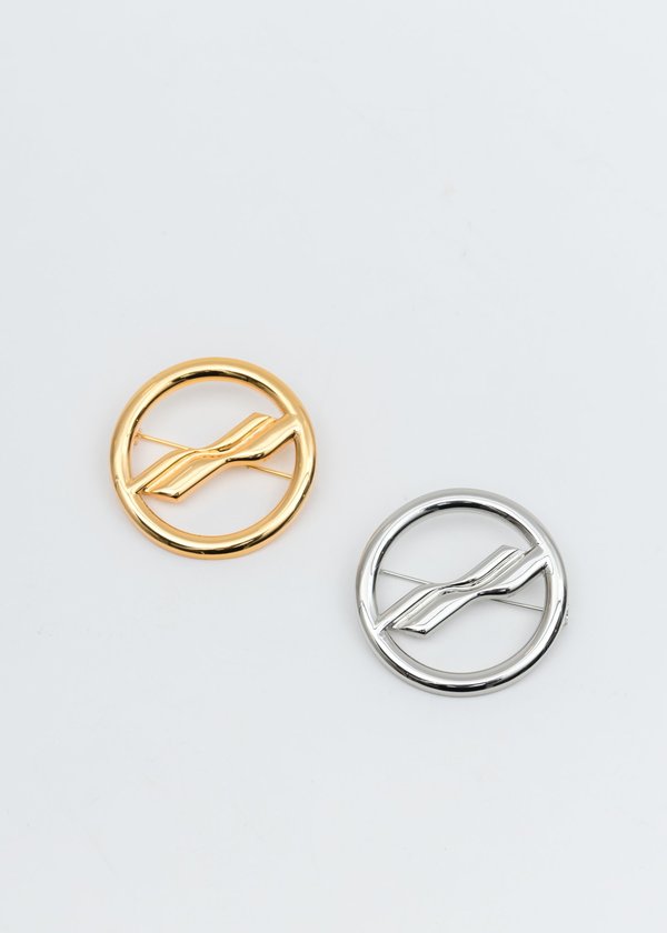 we11done Circle Logo Brooch - Mix we11done Circle Logo Brooch - Mix