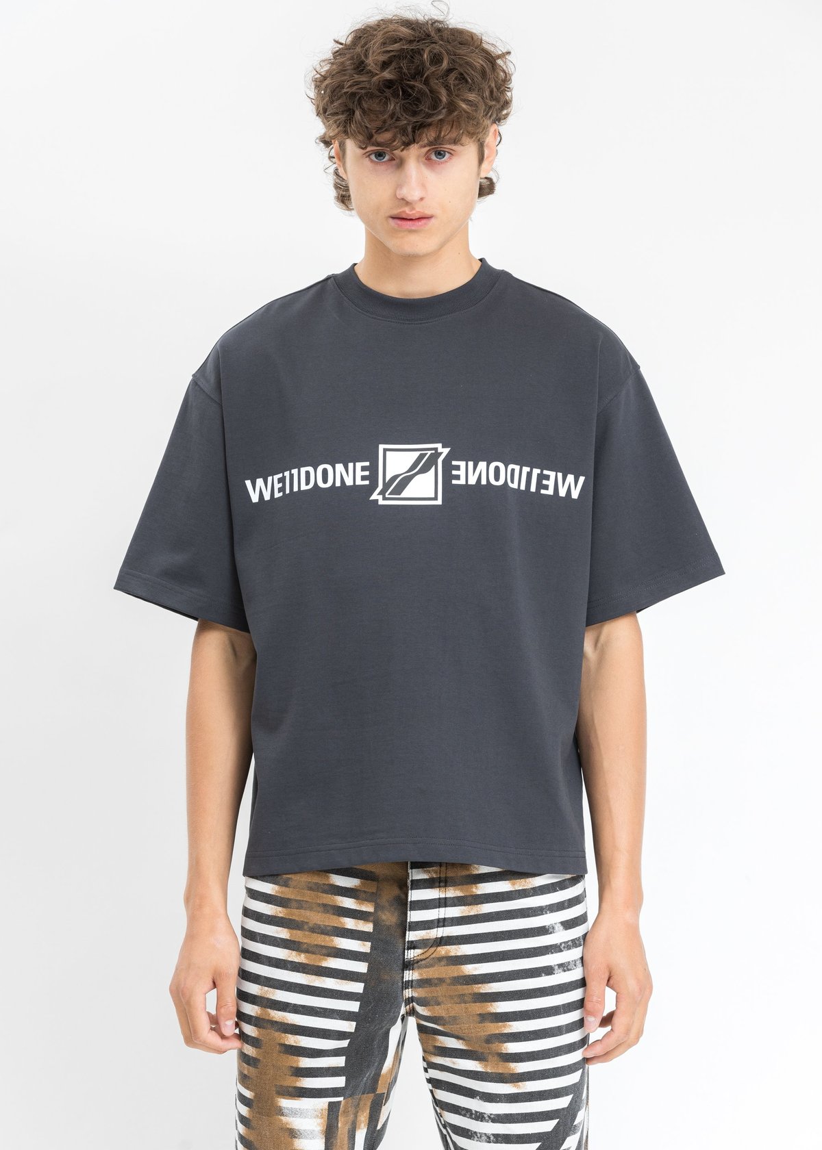 Tシャツ・カットソー WE11DONE Men T Shirts WDTT123793UCH CHARCOAL GREY we11done Embroidered Teddy Bear T-shirt - Charcoal | Garmentory