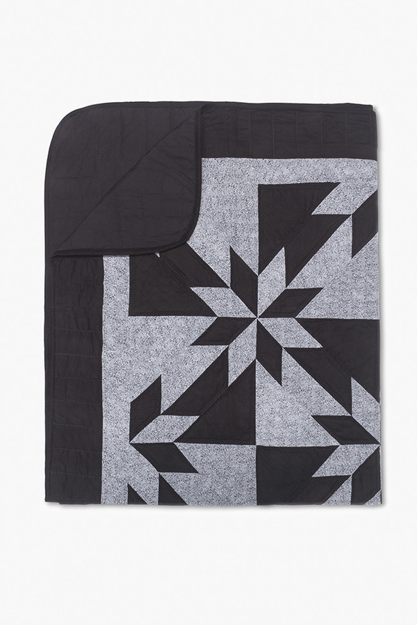 Amish Quilts Amish Patchwork Duotone Throw Quilt Grey/Black Garmentory