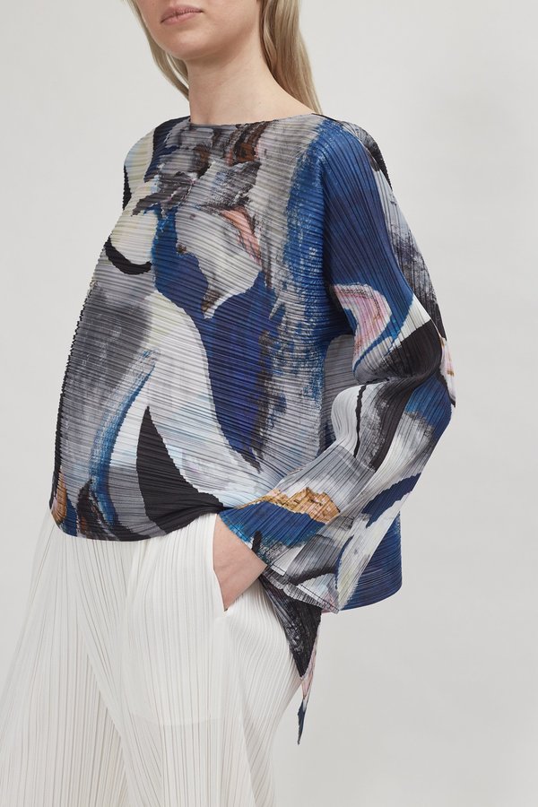 Issey Miyake Pleats Please Musa Top in Navy | Garmentory 