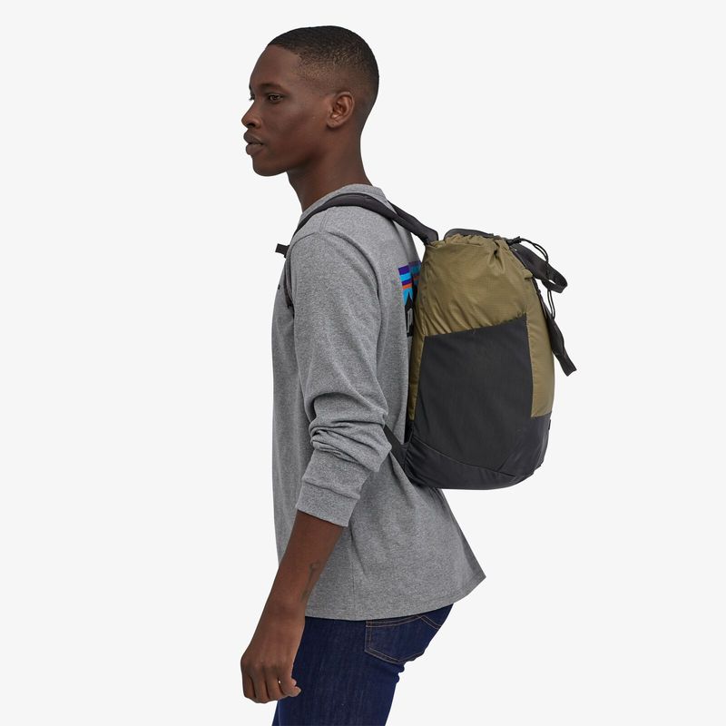 PATAGONIA Ultralight Black Hole® 27L Tote Pack - Sage Khaki PATAGONIA Ultralight Black Hole® 27L Tote Pack - Sage Khaki