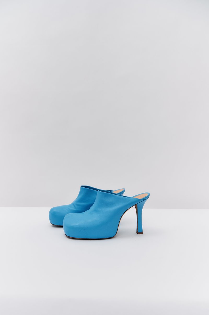PRE-LOVED Bottega Veneta Leather Platform Mules - Turquoise