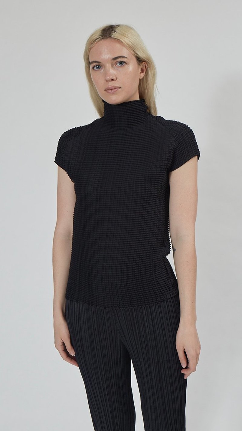 Issey Miyake Wooly Pleats Short Sleeve Top - Black | Garmentory