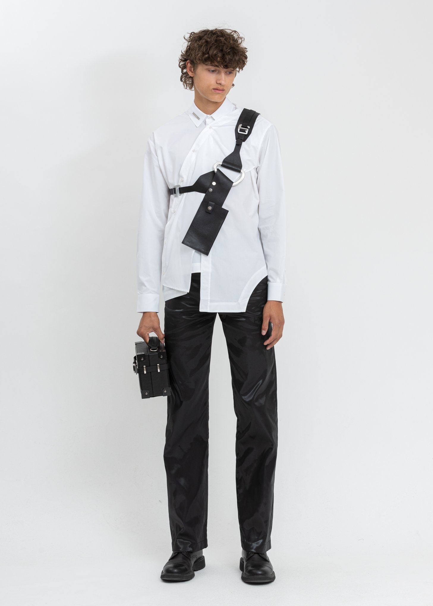 Heliot Emil LeathER Harness Phone Holder bag - black