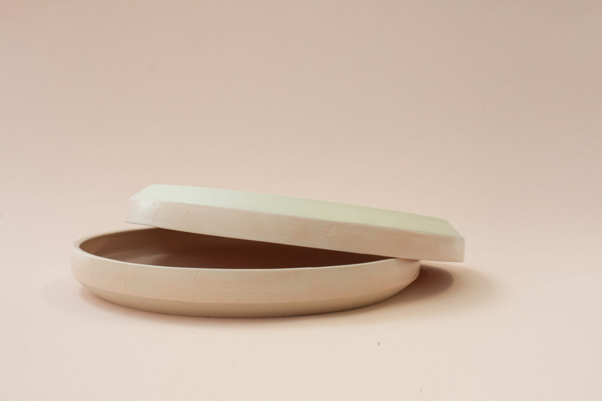 YYY 9" stacking peach plates - Image 3 of 3