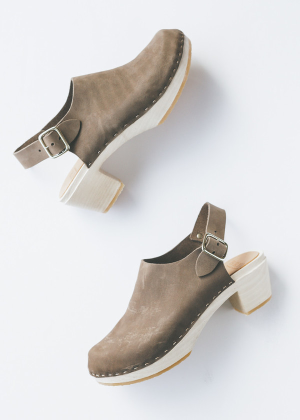 Bryr Clogs Suzie Closed Toe in Sable Garmentory