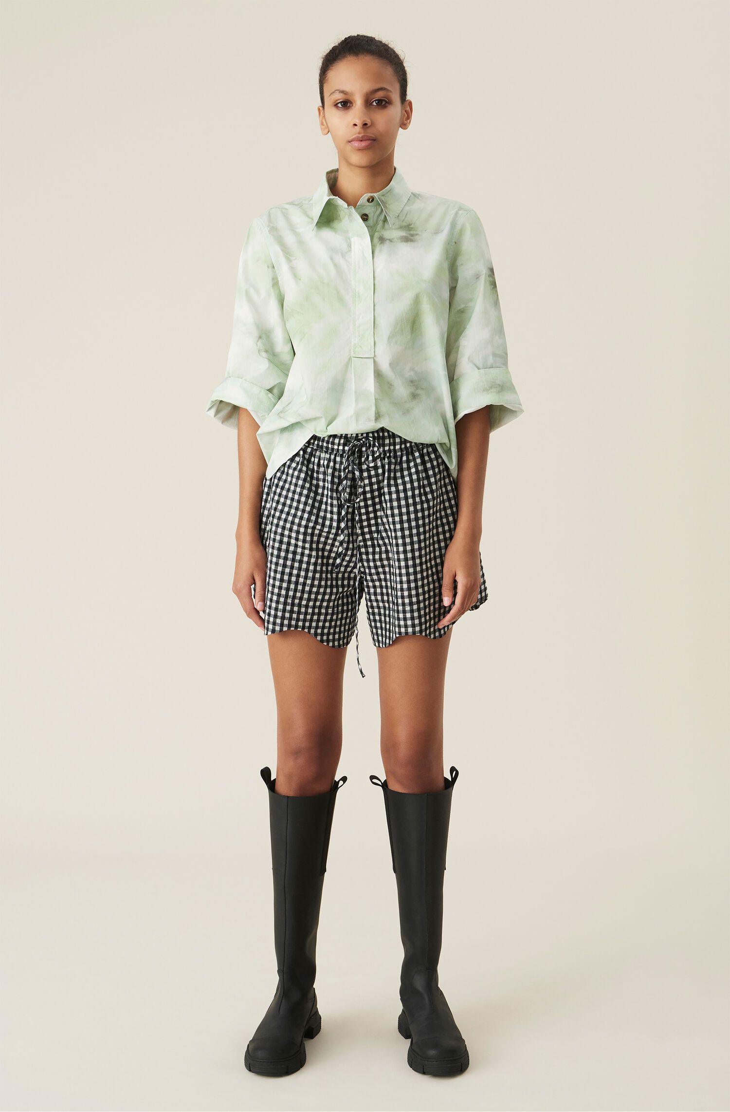 Ganni-Seersucker-Check-Shorts-