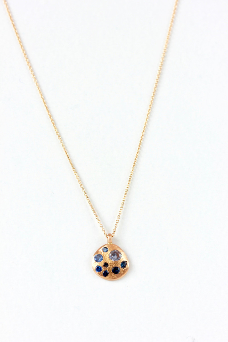 Polly Wales Round 18 kt gold pendant necklace with sapphires