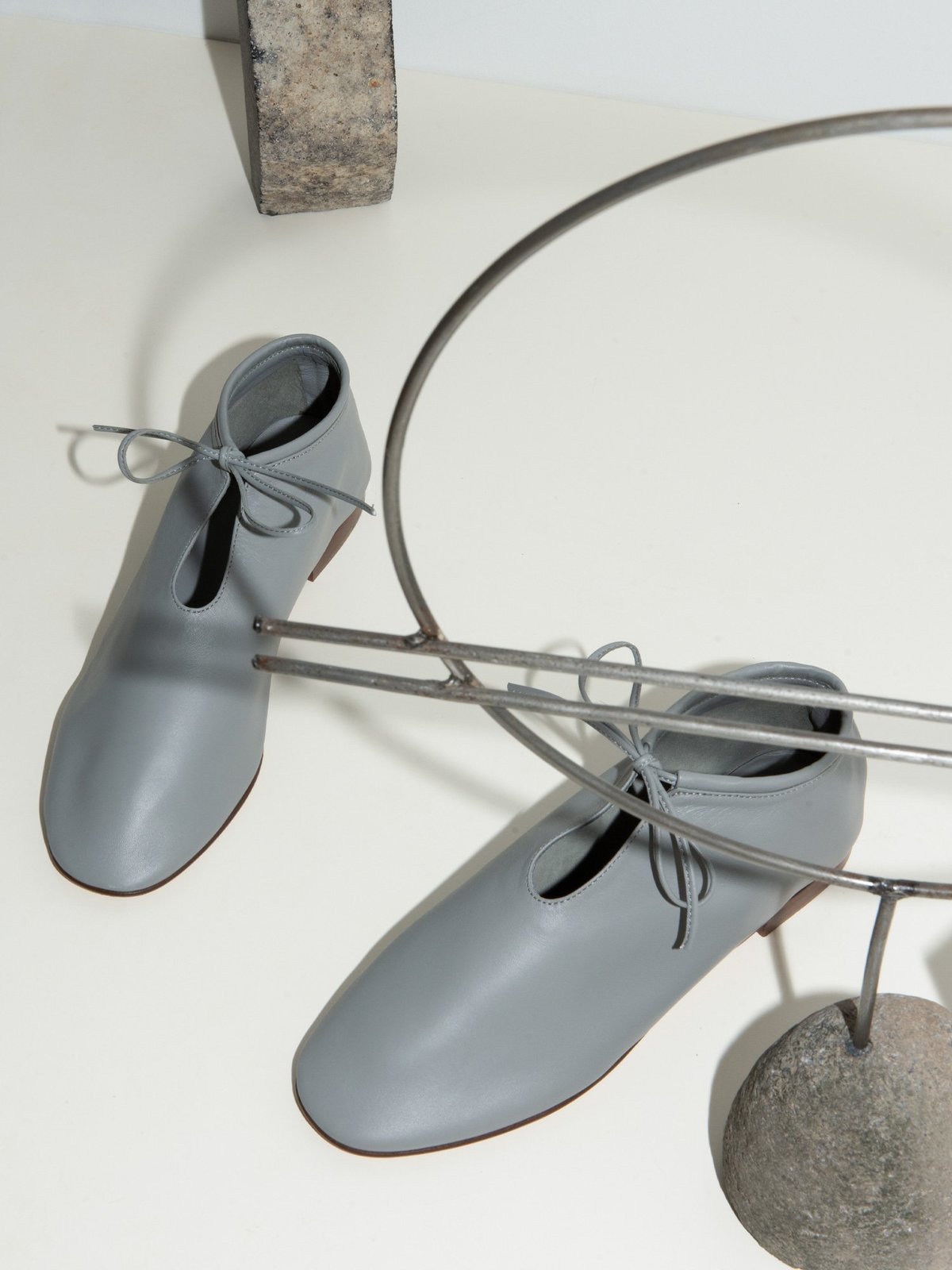 blush. Tulipe Flat - Earl Grey - Image 1 of 4