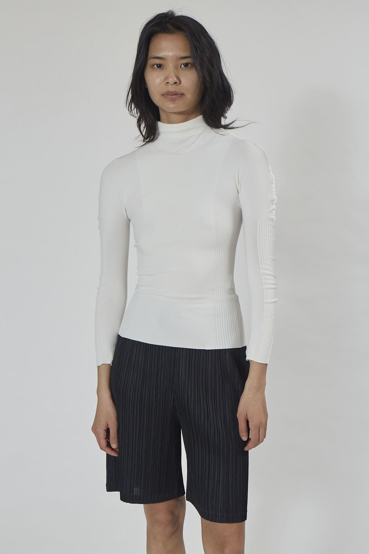 ISSEIMIYAKE A.POC イッセイミヤケエイポック トップス 3 ホワイト レディース Issey Miyake A-POC Skin Turtleneck - White | Garmentory