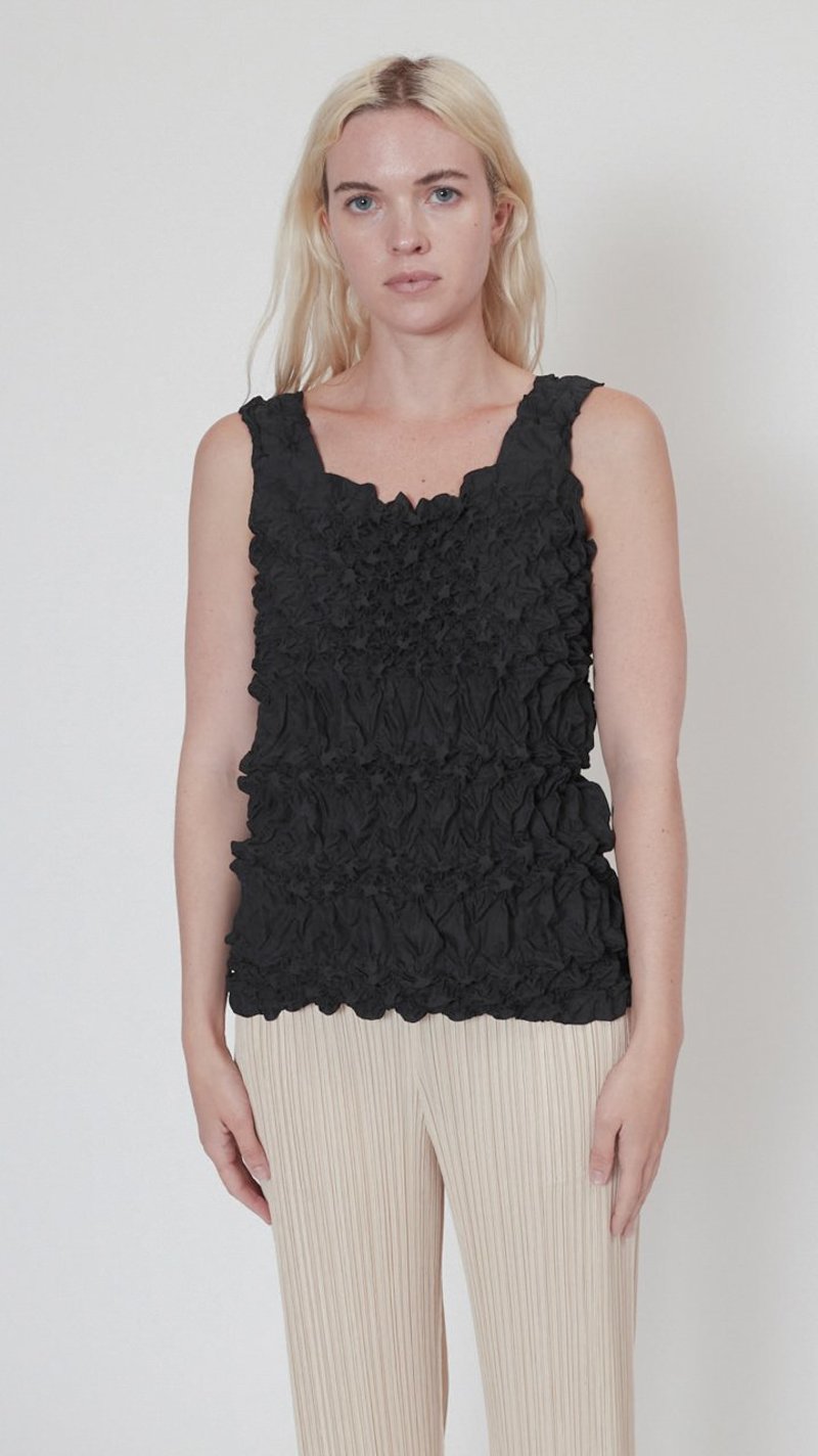 ISSEY MIYAKE トップス Issey Miyake Dots Shibori Top - Black | Garmentory