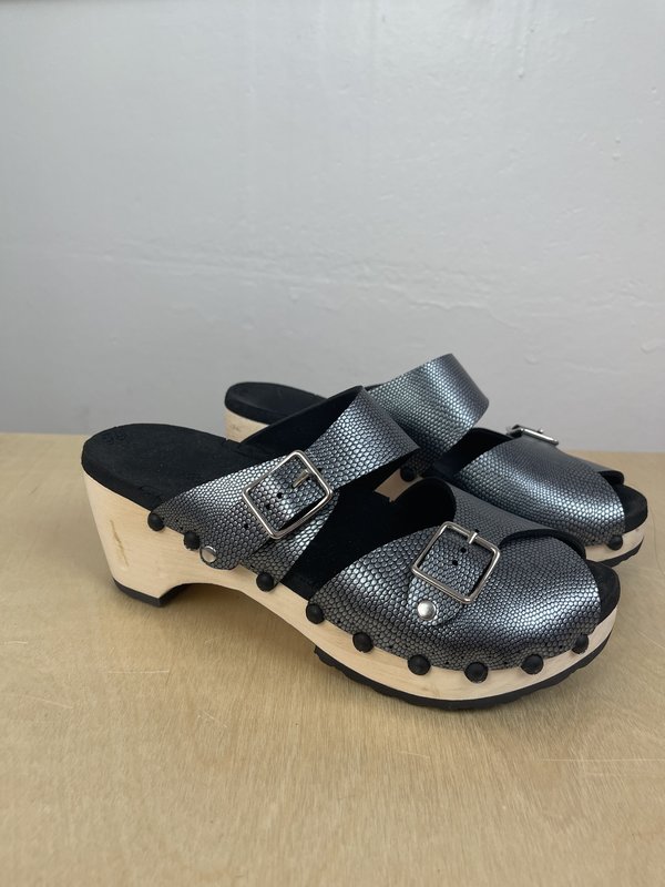 pre-loved Mohop Clog Sandals - Pewter pre-loved Mohop Clog Sandals - Pewter